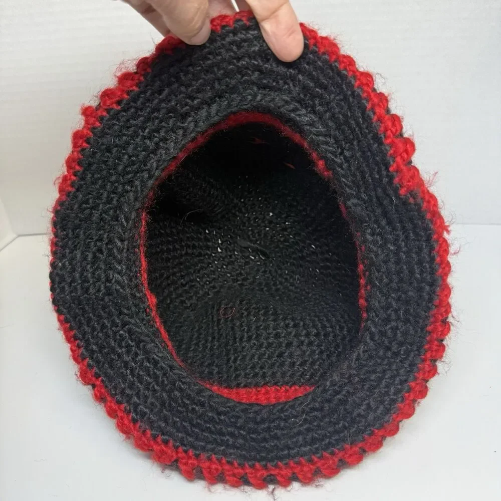 Vintage Black And Red Crocheted Embellishment Hat With Top Dog Removable Brooch - Picture 7 of 7